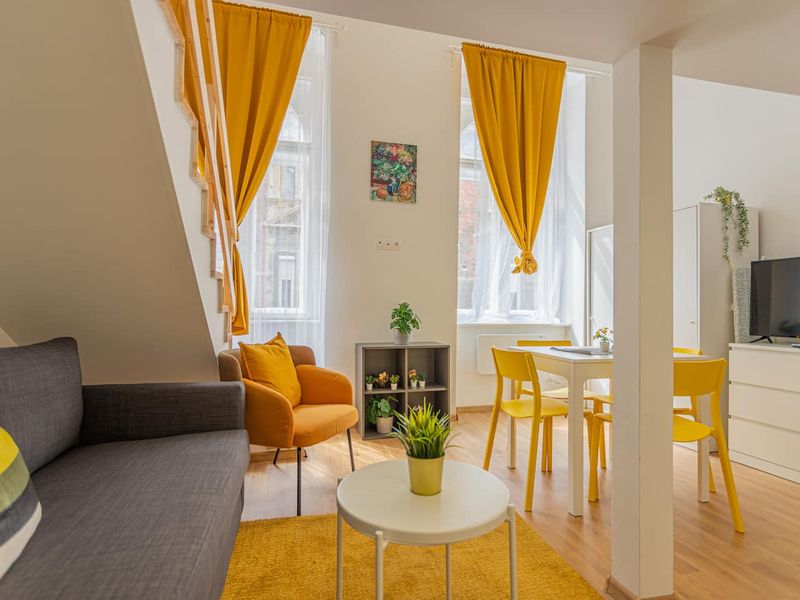 Two bedroom gallery flat in the Akacfa str., דירה בבודפשט